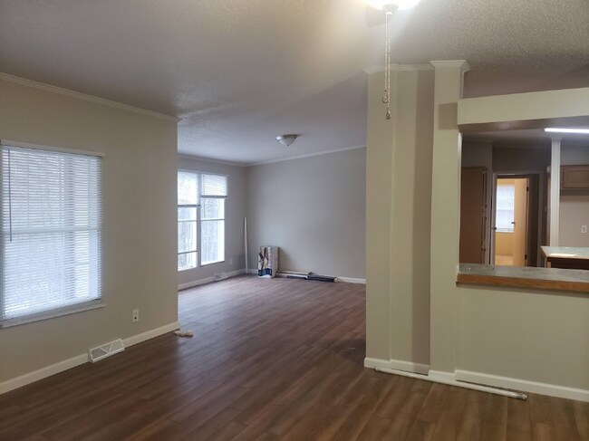 Building Photo - 2084 White Pine M H P Rd