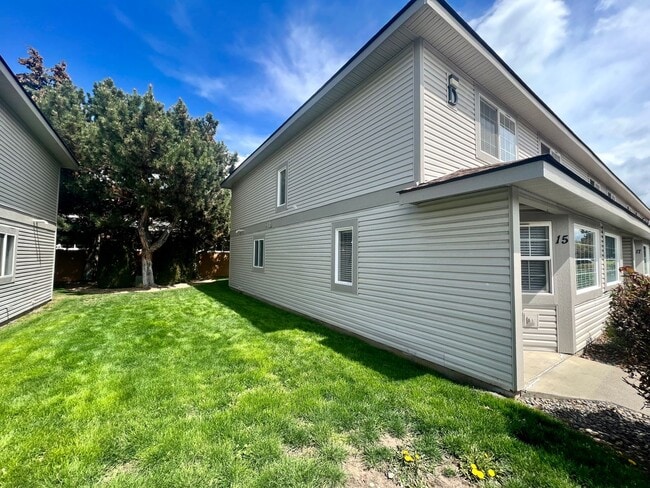 Building Photo - Gorgeous 2 Bed 1.5 Bath Condo For Rent