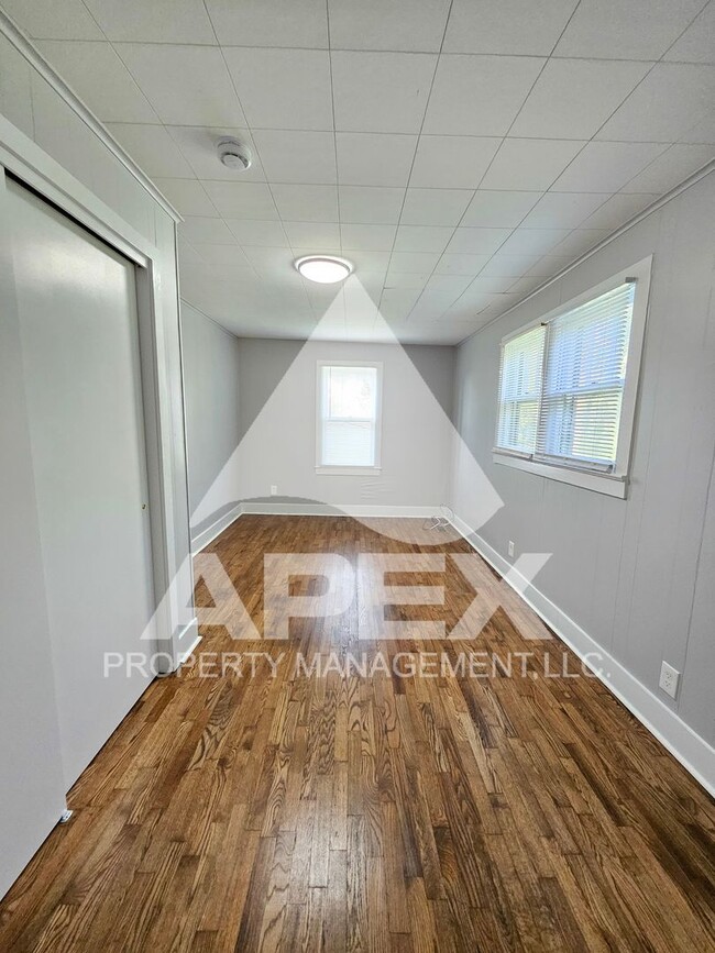 Building Photo - Charming 3 Bd 1- Ba Single Family Home in ...