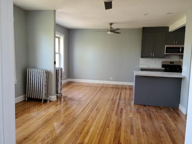 Building Photo - 4831 W Addison St