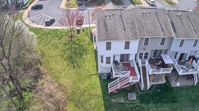 Building Photo - Extremely well maintained END UNIT townhouse in Ballenger creek available before the holidays!