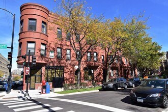 Building Photo - 3230 N Clark St