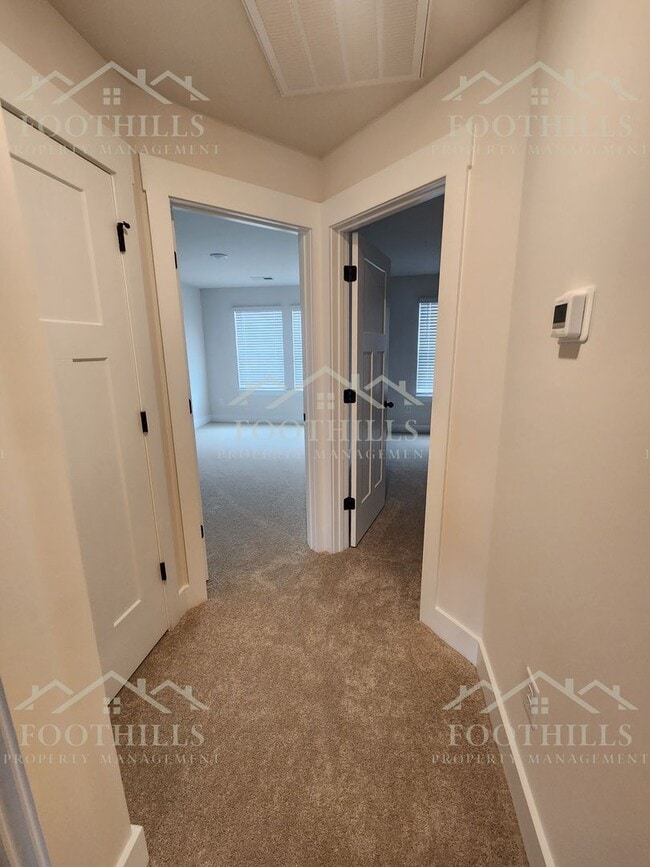 Building Photo - 253 Silo Rdg Dr