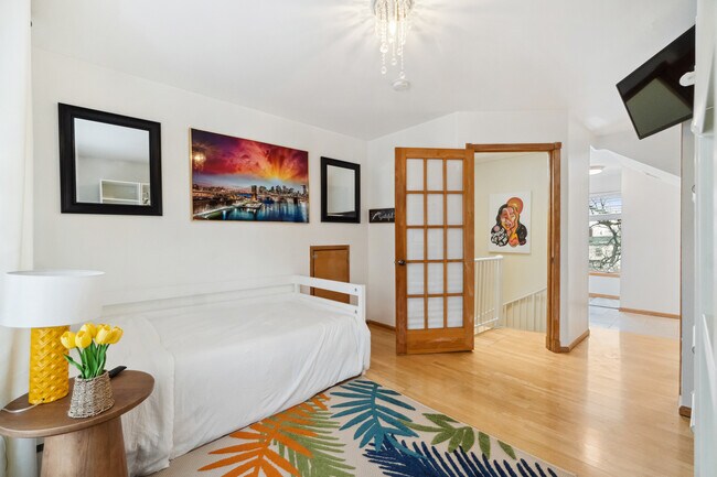 Building Photo - 40 Ella St