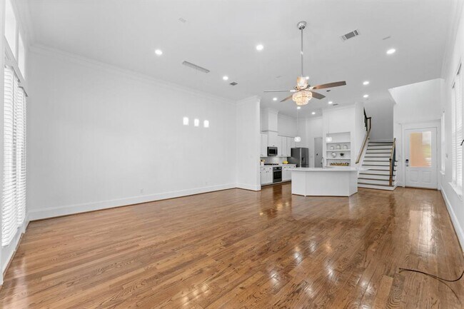 Building Photo - 1038 E 29th St