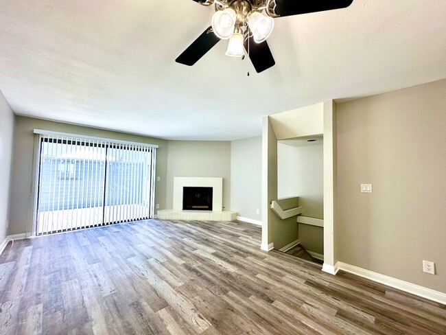 Building Photo - FOR RENT: 2Bd/1.5Ba Upgraded Townhome In T...