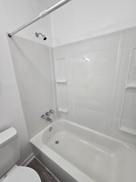 Building Photo - 2626 Wayside Dr