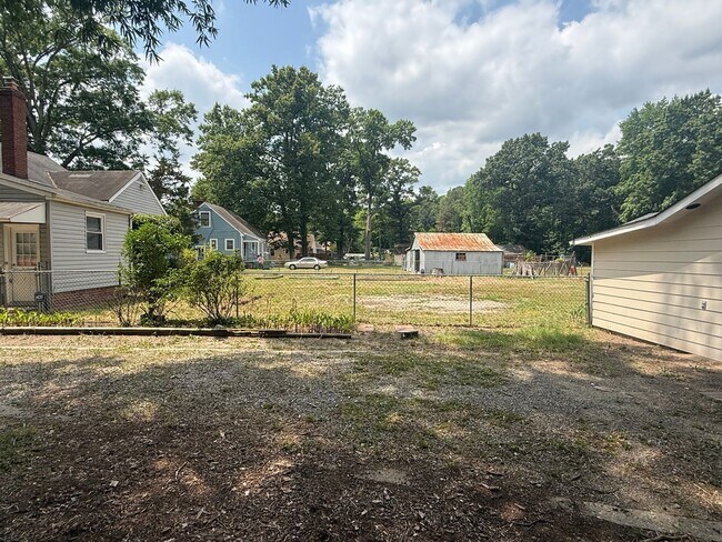 Building Photo - 2-bedroom 1 bathroom Cottage on a large lot with 2 large storage building on site