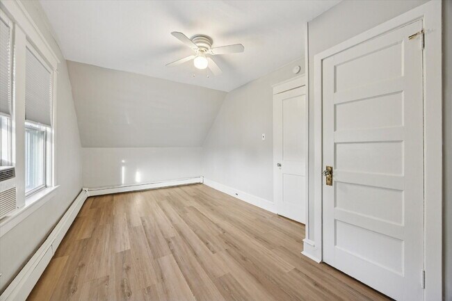 Building Photo - Bright and Airy 1-Bedroom with Private Ent...