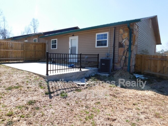 Building Photo - 1656 Ward Rd