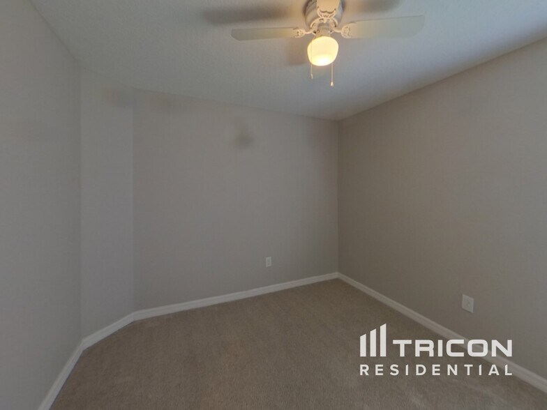 Building Photo - 9646 Sage Creek Dr
