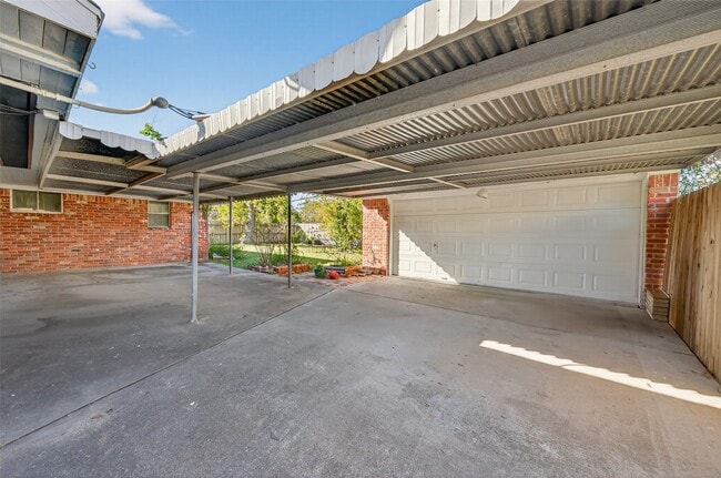 Building Photo - 9310 Cliffwood Dr