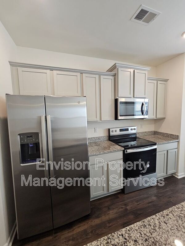 Building Photo - 611 Dairy Dr