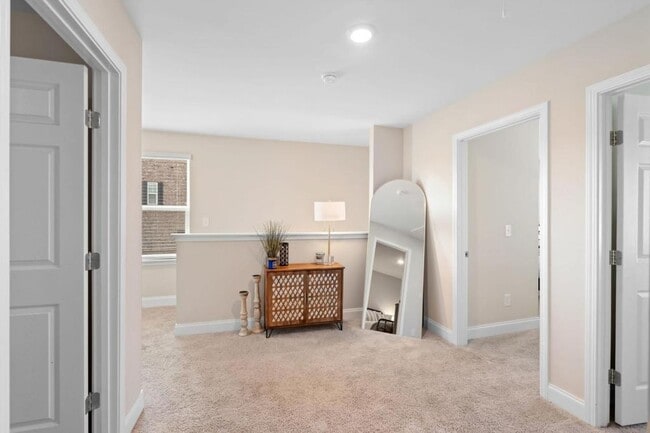 Building Photo - 722 Hahn Ct