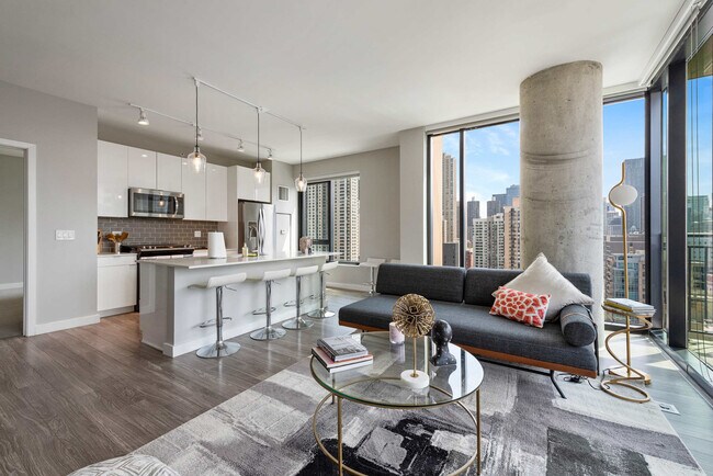 Building Photo - 823 N Clark St