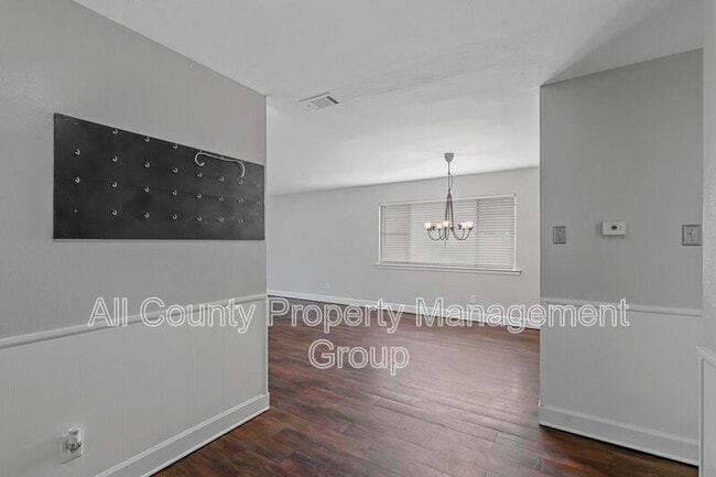 Building Photo - 2504 S Fielder Rd