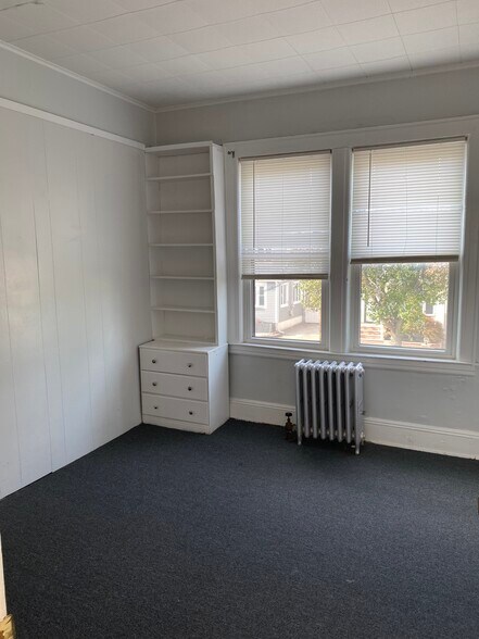 Building Photo - 85 Westbury Ave