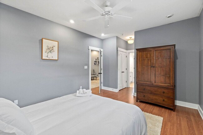 Building Photo - 209 Windmeade Cir