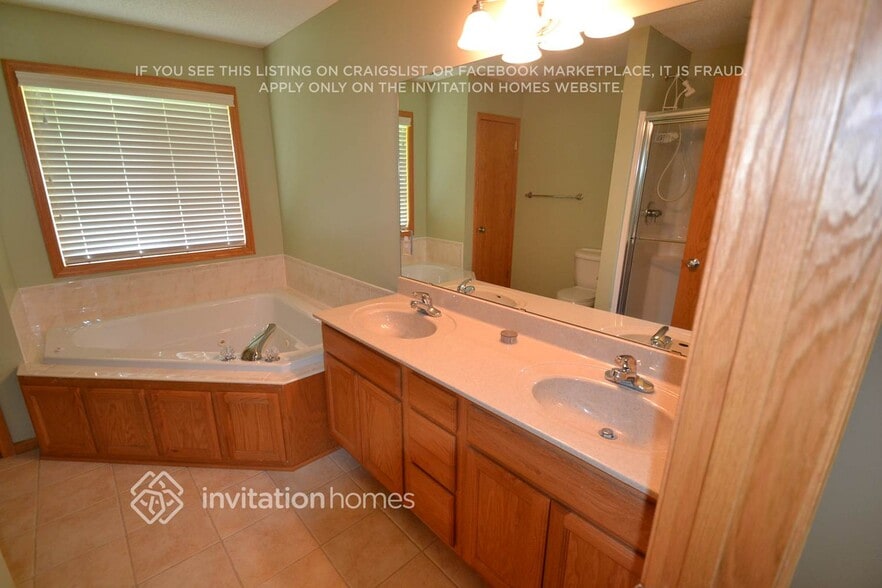 Building Photo - 336 Brady St