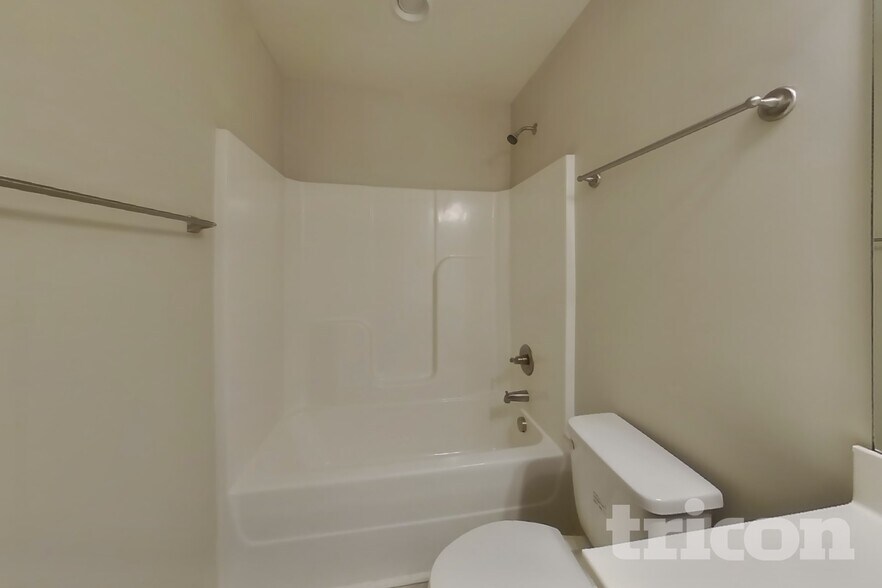 Building Photo - 403 Riverwood Ct