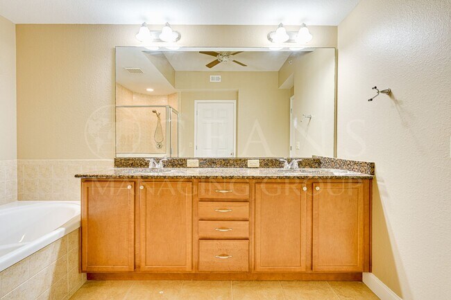 Building Photo - GORGEOUS Waterfront Condo in South Daytona