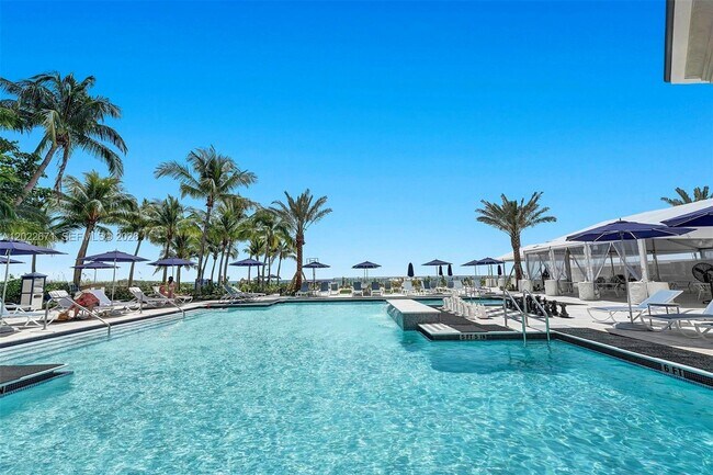 Building Photo - 16051 Collins Ave