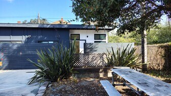 Building Photo - 720 37th St