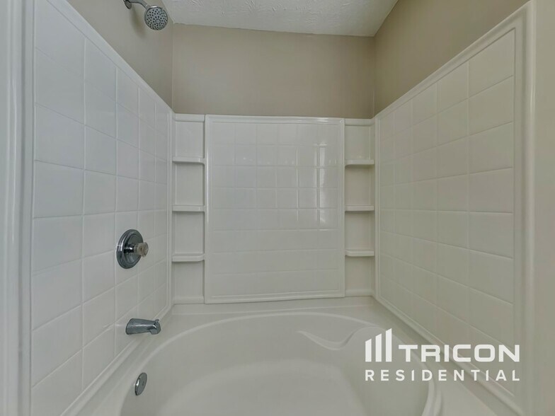 Building Photo - 4664 Parkway Cir