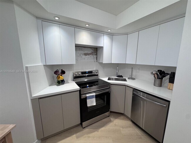 Building Photo - 3800 Galt Ocean Dr