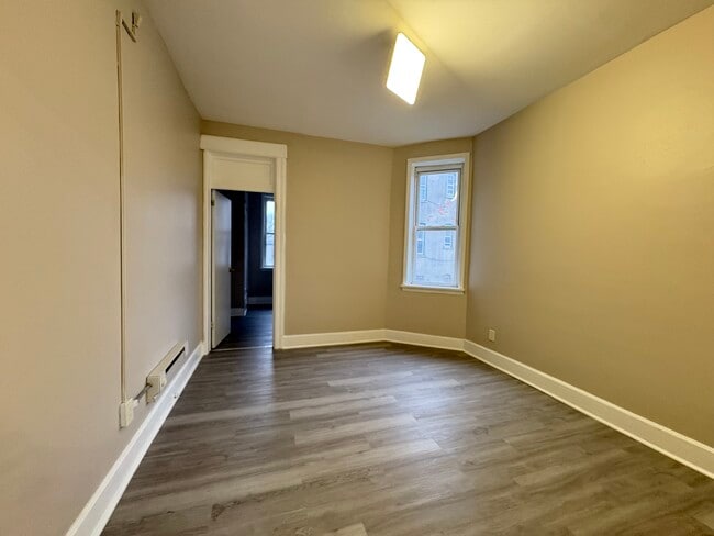 293 Griffith St 6 - 295 Griffith St