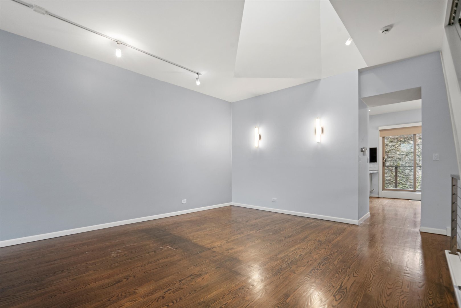 Building Photo - 171 W Goethe St