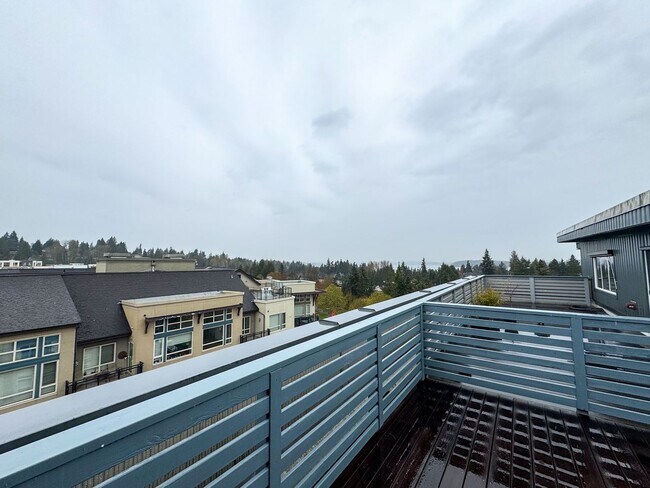 Building Photo - 2Bd/2Ba Mercer Island Condo