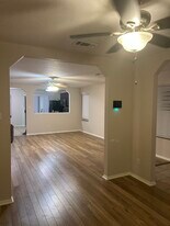 Building Photo - 3200 John Porter Dr
