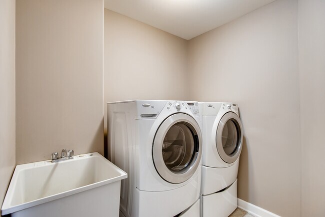 Building Photo - 21345 Windy Hill Dr