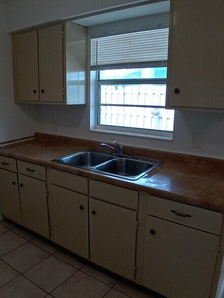 Building Photo - 8034 Orange Ave