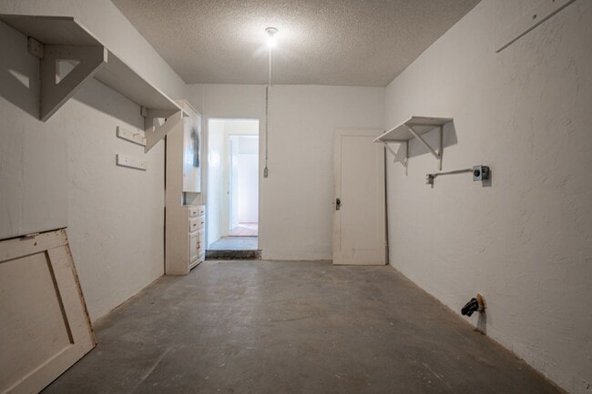 Building Photo - 819 Ellis St
