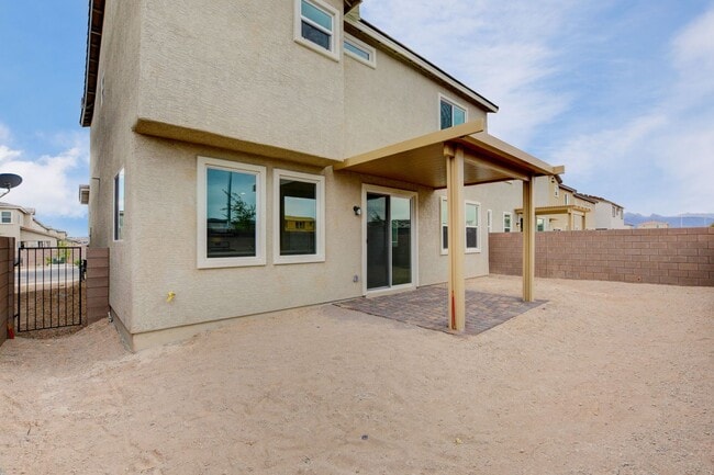 Building Photo - Stylish 3-Bedroom Home with Upgraded Kitch...