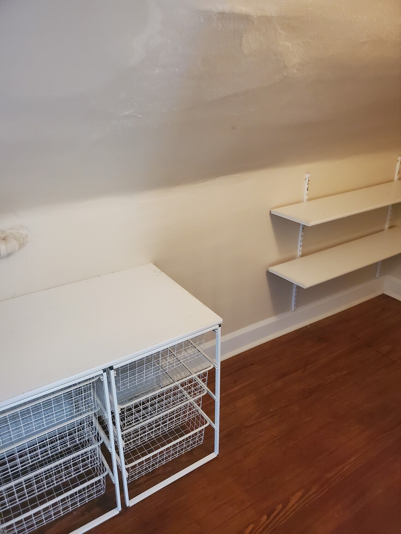 Building Photo - 1206 E 8th St