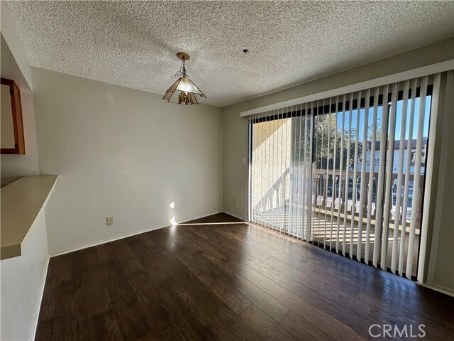 Building Photo - 987 E Del Mar Blvd