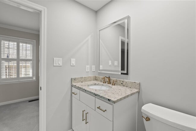 Building Photo - 236 Chippendale Cir
