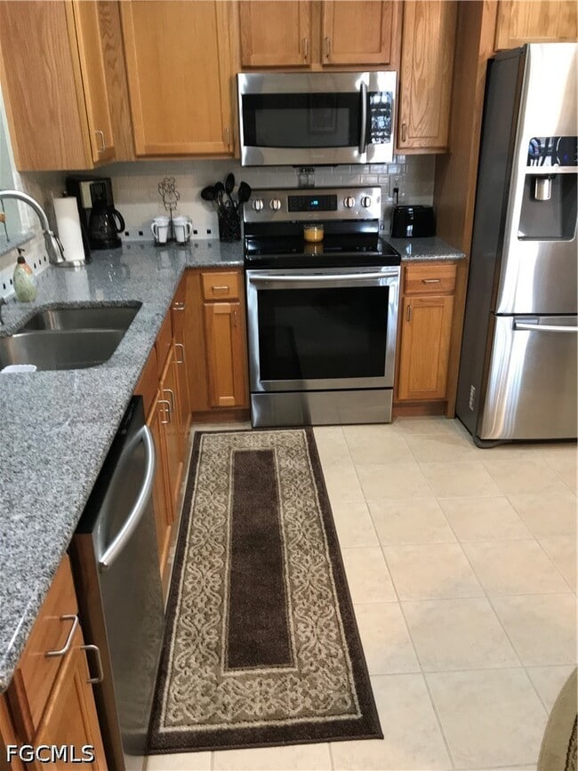 Building Photo - 9600 Roundstone Cir