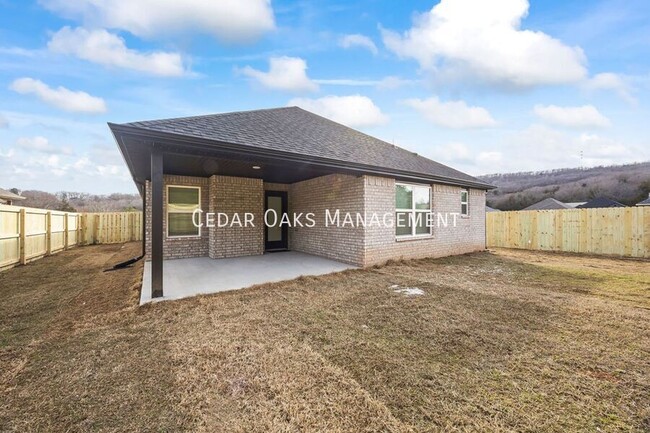 Building Photo - Stunning BRAND NEW Home, Fenced Yard, All ...