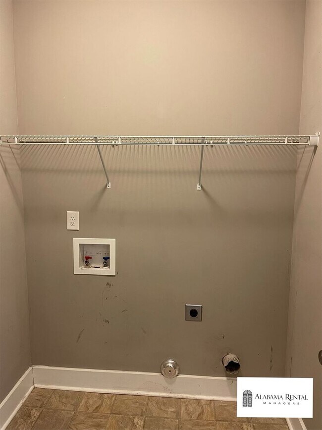 Building Photo - Townhome for rent in Chelsea!  Available to View Now!!!  DEPOSIT PENDING!!!