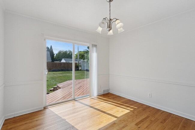 Building Photo - 504 Roland Ave