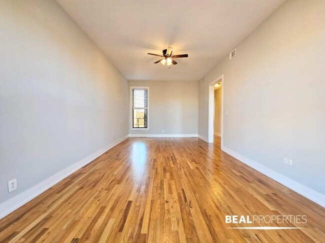 Building Photo - 3 bedroom in CHICAGO IL 60657