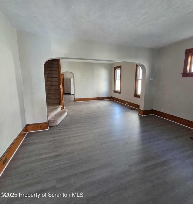 Building Photo - 1165 W Elm St