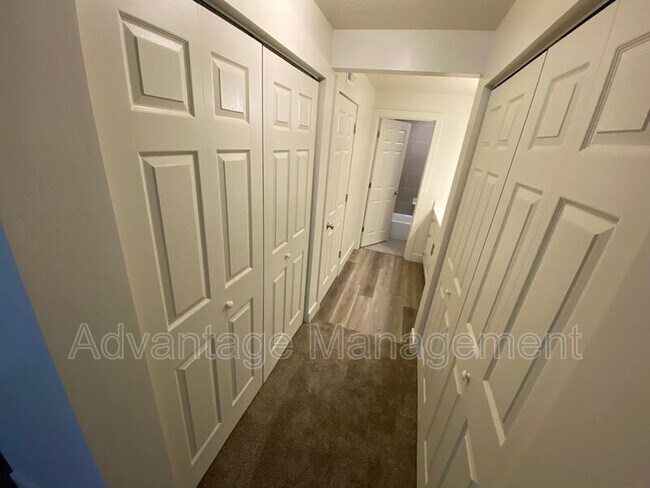 Building Photo - 2244 N Canyon Rd