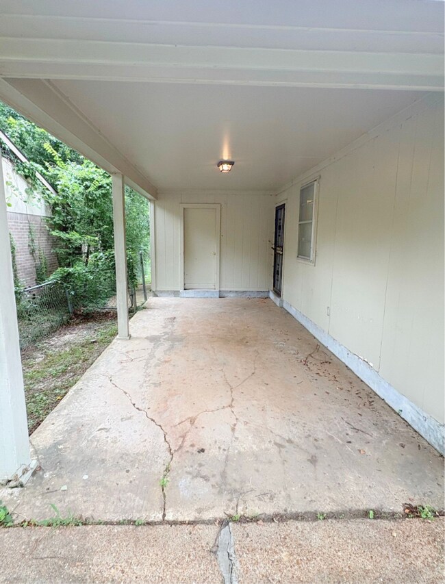 Building Photo - 3666 Bluff Wood Dr