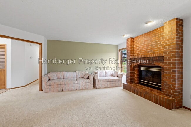 Building Photo - 9811 N Comanche Dr