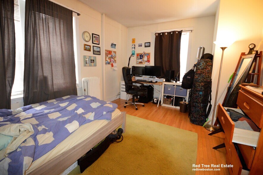 Building Photo - 324 Saint Paul St